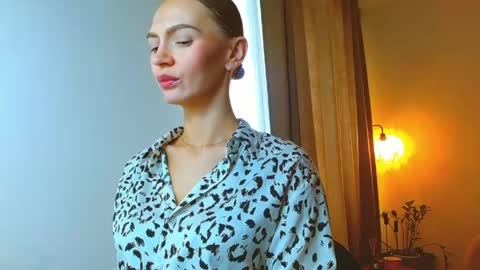 Snapshot of yourladysunshine chatting on May 19, 7:15 am Ksyusha online show from May 19, 7:15 am