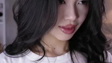yourlittlesunrise_ online show from May 7, 4:29 am