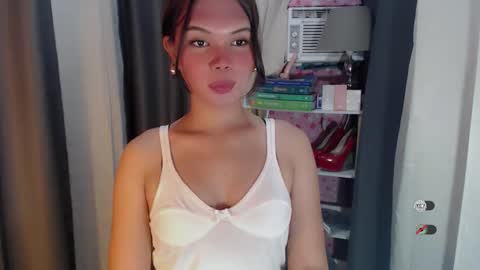 Snapshot of yourlovekylie chatting on March 3, 3:23 am KYLIE MORE online show from March 3, 3:23 am