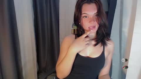 Snapshot of yourlovekylie chatting on March 16, 2:50 am KYLIE MORE online show from March 16, 2:50 am