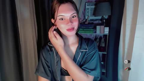 Snapshot of yourlovekylie chatting on March 27, 3:01 am KYLIE MORE online show from March 27, 3:01 am