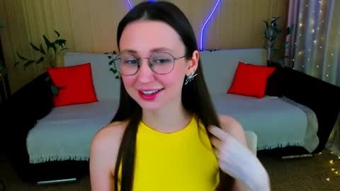 Snapshot of yourlovelystoryy chatting on April 5, 4:26 pm Vetta online show from April 5, 4:26 pm