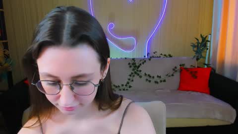Snapshot of yourlovelystoryy chatting on May 9, 1:49 pm Vetta online show from May 9, 1:49 pm