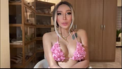 Snapshot of yourlovingpearlita1000 chatting on November 13, 9:19 am Pearl online show from November 13, 9:19 am