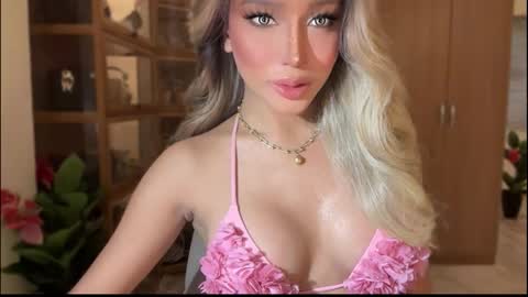 Snapshot of yourlovingpearlita1000 chatting on January 12, 3:12 am Pearl online show from January 12, 3:12 am