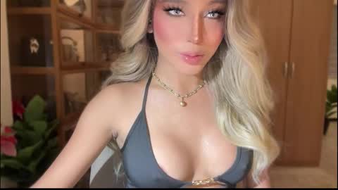 Snapshot of yourlovingpearlita1000 chatting on January 15, 11:15 am Pearl online show from January 15, 11:15 am