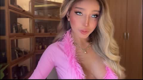 Snapshot of yourlovingpearlita1000 chatting on February 13, 4:19 am Pearl online show from February 13, 4:19 am