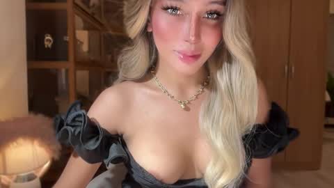 Snapshot of yourlovingpearlita1000 chatting on February 24, 11:30 am Pearl online show from February 24, 11:30 am