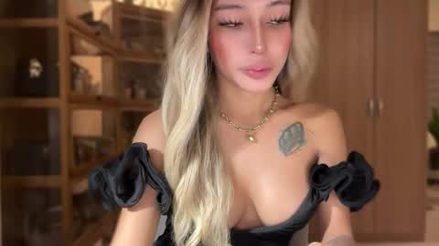 Snapshot of yourlovingpearlita1000 chatting on March 1, 12:29 pm Pearl online show from March 1, 12:29 pm