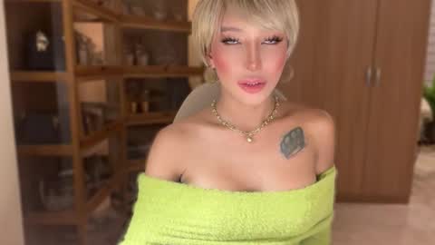 Snapshot of yourlovingpearlita1000 chatting on March 9, 7:56 am Pearl online show from March 9, 7:56 am