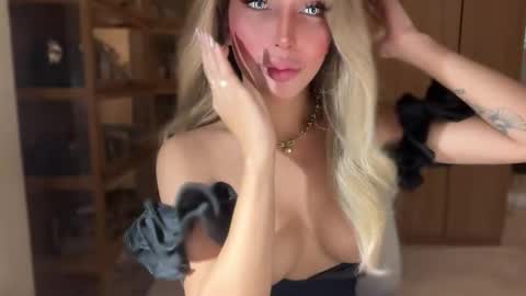 Snapshot of yourlovingpearlita1000 chatting on March 12, 6:41 am Pearl online show from March 12, 6:41 am