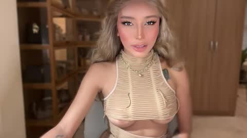 Snapshot of yourlovingpearlita1000 chatting on March 13, 5:47 am Pearl online show from March 13, 5:47 am