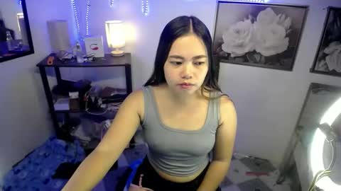 Snapshot of yourmy_sunshine chatting on June 4, 7:03 am yourmy_sunshine online show from June 4, 7:03 am