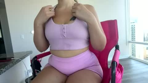 Snapshot of yourneighborcamilla chatting on June 29, 10:32 pm Your Neighbor Camilla online show from June 29, 10:32 pm