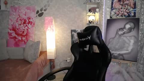 Nicky online show from July 28, 6:20 pm