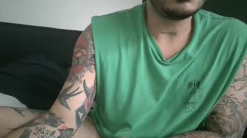 Snapshot of yourpersonalgeniusl chatting on January 6, 2:14 pm yourpersonalgeniusl online show from January 6, 2:14 pm