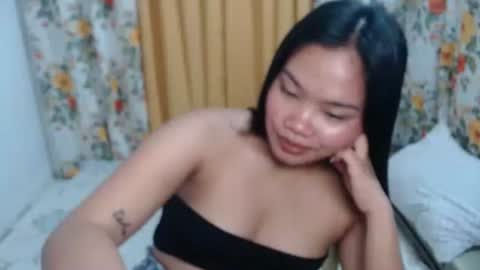 Snapshot of yourpinay_belle chatting on April 17, 12:02 am Belle online show from April 17, 12:02 am