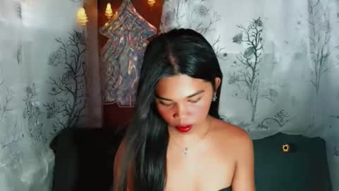 yourqueen_19 online show from April 29, 5:00 am