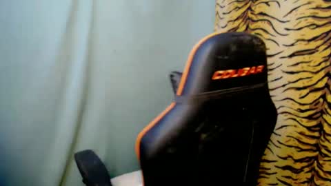 Snapshot of yourqueenofsuck chatting on January 16, 3:23 am sweet katelyn online show from January 16, 3:23 am