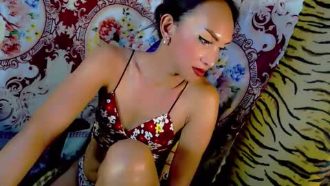 Snapshot of yourqueenofsuck chatting on October 1, 12:00 pm sweet katelyn online show from October 1, 12:00 pm