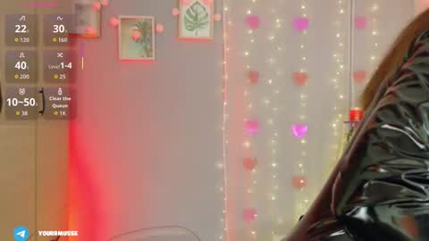 Snapshot of yourrmuse_ chatting on February 28, 2:34 am Isabella but you can call me Isa .-. online show from February 28, 2:34 am