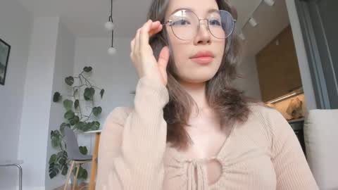 Snapshot of yours_meyy chatting on April 6, 9:54 am youre meyy online show from April 6, 9:54 am