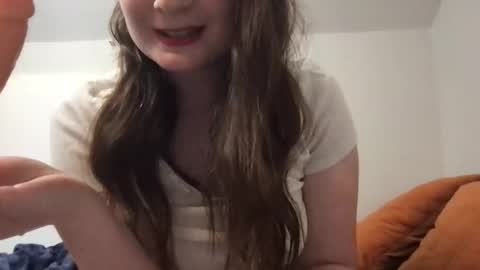 Snapshot of yourstrulybellax chatting on April 18, 2:48 am YoursTrulyBella online show from April 18, 2:48 am