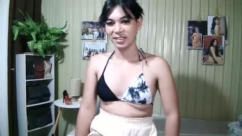 yoursubmissive_larah online show from February 18, 2:29 am