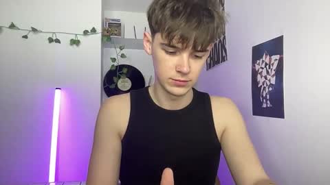 yoursweetyguy online show from April 1, 4:37 pm