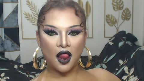 Snapshot of yourtrannyqueenxxx chatting on March 31, 10:54 pm Anastacia Grey online show from March 31, 10:54 pm