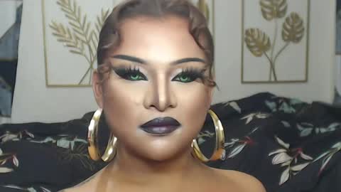 Snapshot of yourtrannyqueenxxx chatting on April 19, 12:00 am Anastacia Grey online show from April 19, 12:00 am
