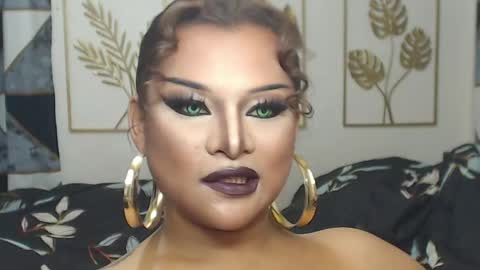 Snapshot of yourtrannyqueenxxx chatting on April 27, 11:25 pm Anastacia Grey online show from April 27, 11:25 pm