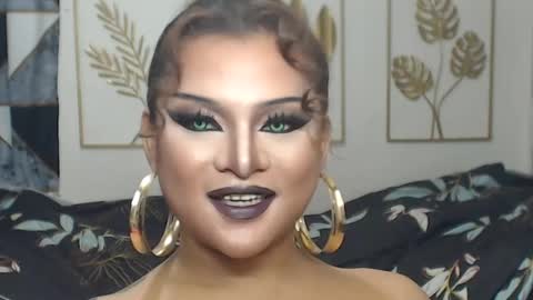 Snapshot of yourtrannyqueenxxx chatting on May 11, 11:24 pm Anastacia Grey online show from May 11, 11:24 pm