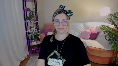 Snapshot of youruniverser chatting on September 8, 3:33 pm Alice online show from September 8, 3:33 pm