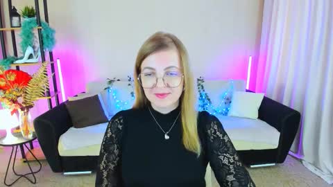 Snapshot of youruniverser chatting on September 13, 9:42 am Alice online show from September 13, 9:42 am