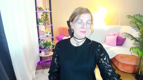 Snapshot of youruniverser chatting on September 20, 10:05 am Alice online show from September 20, 10:05 am