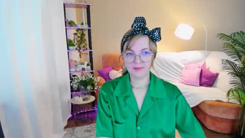 Snapshot of youruniverser chatting on September 21, 9:44 am Alice online show from September 21, 9:44 am