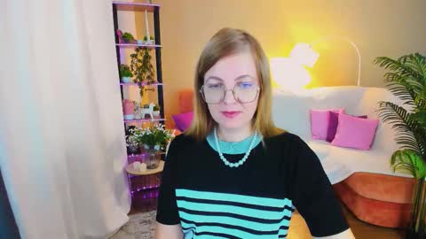 Snapshot of youruniverser chatting on September 23, 4:26 am Alice online show from September 23, 4:26 am