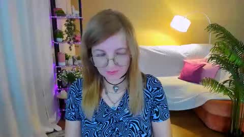 Snapshot of youruniverser chatting on October 12, 4:22 am Alice online show from October 12, 4:22 am