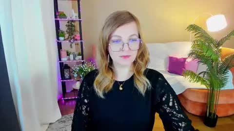 Snapshot of youruniverser chatting on October 14, 10:27 am Alice online show from October 14, 10:27 am