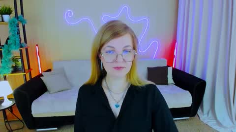 Snapshot of youruniverser chatting on November 5, 10:26 am Alice online show from November 5, 10:26 am