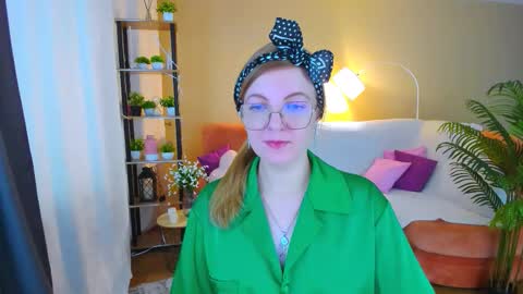 Snapshot of youruniverser chatting on November 11, 9:20 am Alice online show from November 11, 9:20 am