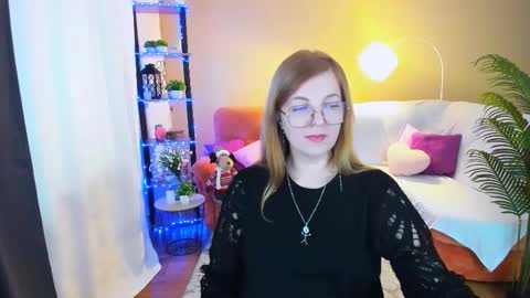 Snapshot of youruniverser chatting on November 16, 9:37 am Alice online show from November 16, 9:37 am