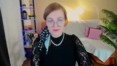 Snapshot of youruniverser chatting on December 1, 9:25 am Alice online show from December 1, 9:25 am