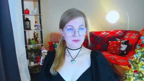 Snapshot of youruniverser chatting on December 18, 10:10 am Alice online show from December 18, 10:10 am