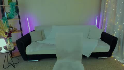 Snapshot of youruniverser chatting on January 15, 11:15 am Alice online show from January 15, 11:15 am