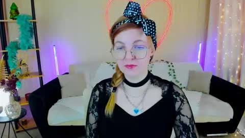 Snapshot of youruniverser chatting on February 5, 9:47 am Alice online show from February 5, 9:47 am