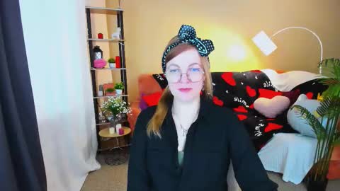 Snapshot of youruniverser chatting on February 11, 9:36 am Alice online show from February 11, 9:36 am