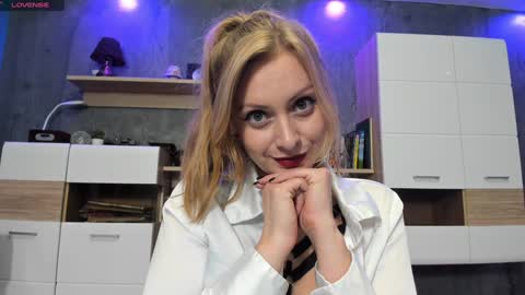 YourVenus00 -Follow my OF online show from December 2, 9:39 pm