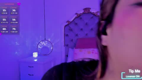 Snapshot of yourwishisme_val chatting on April 7, 7:36 pm Val online show from April 7, 7:36 pm